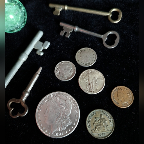 Grandpa's Vintage Antique Lot Glass Knobs Paperweight Trinket Dish Keys & Coins - Picture 2 of 16